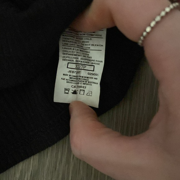 Open front black crop top - Picture 3 of 3